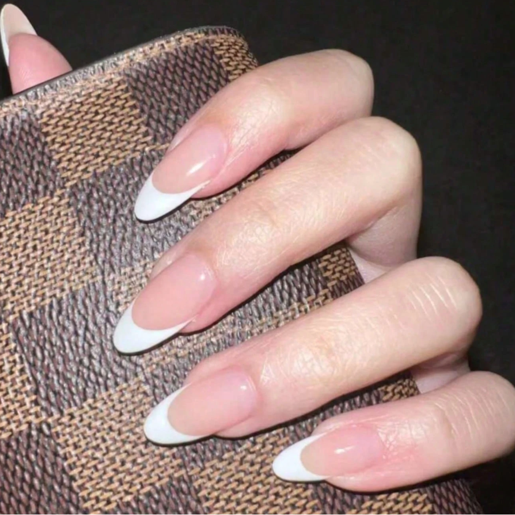 10 pièces de tips d'ongles courts en forme d'amande faits à la main